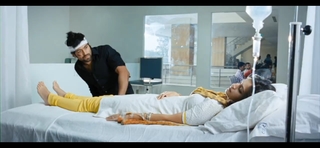 Kriti Kharbanda feet photo thumbnail