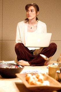 Keira Knightley feet photo thumbnail