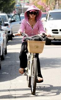 Vanessa Hudgens feet photo thumbnail