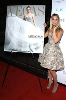 Kaley Cuoco feet photo thumbnail