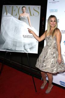 Kaley Cuoco feet photo thumbnail