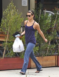Lea Michele feet photo thumbnail