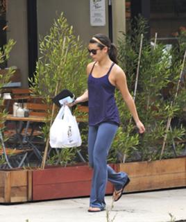 Lea Michele feet photo thumbnail