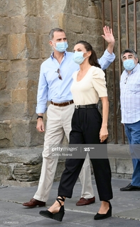 Queen Letizia of Spain feet photo thumbnail