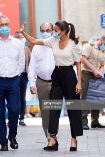 Queen Letizia of Spain feet photo thumbnail