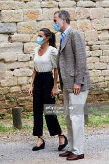 Queen Letizia of Spain feet photo thumbnail