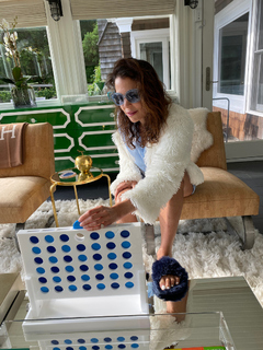 Bethenny Frankel feet photo thumbnail