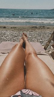 Athina Oikonomakou feet photo thumbnail