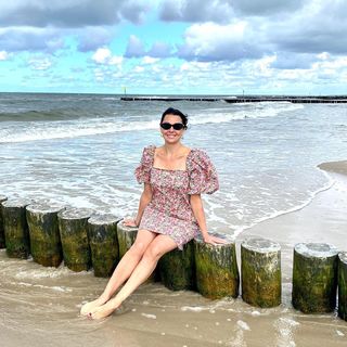 Anna Popek feet photo thumbnail