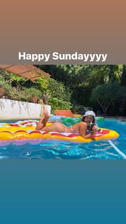 Vanessa Hudgens feet photo thumbnail