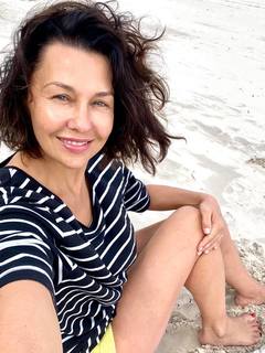 Anna Popek feet photo thumbnail