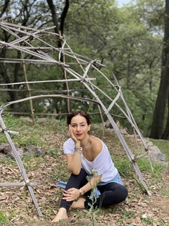 Claudia Lizaldi feet photo thumbnail