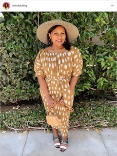 Mindy Kaling feet photo thumbnail