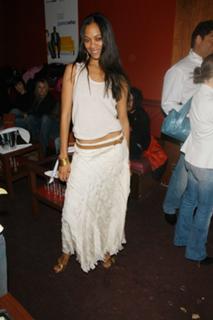 Zoe Saldana feet photo thumbnail