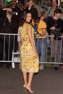 Zoe Saldana feet photo thumbnail
