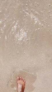 Kino MacGregor feet photo thumbnail