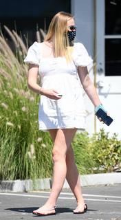 Sophie Turner feet photo thumbnail