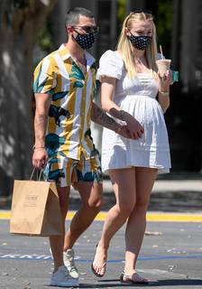 Sophie Turner feet photo thumbnail