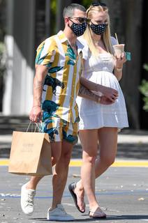 Sophie Turner feet photo thumbnail