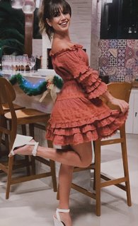 Paula Fernandes feet photo thumbnail