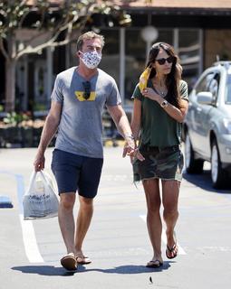 Jordana Brewster feet photo thumbnail