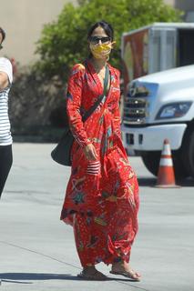Jordana Brewster feet photo thumbnail