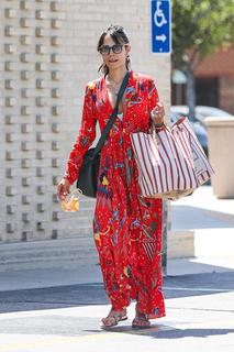 Jordana Brewster feet photo thumbnail