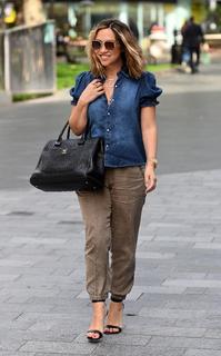 Myleene Klass feet photo thumbnail