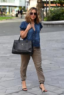 Myleene Klass feet photo thumbnail