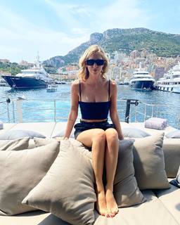 Chiara Ferragni feet photo thumbnail