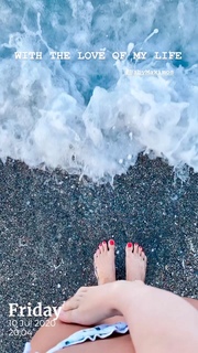 Athina Oikonomakou feet photo thumbnail