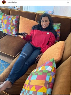 Mindy Kaling feet photo thumbnail