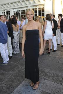 Gwyneth Paltrow feet photo thumbnail