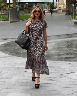 Myleene Klass feet photo thumbnail
