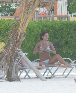 Tania Rincón feet photo thumbnail