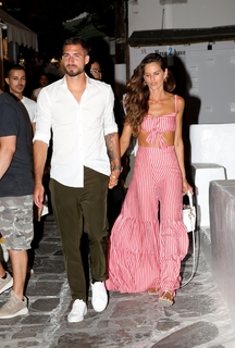 Izabel Goulart feet photo thumbnail