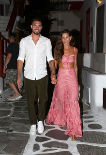 Izabel Goulart feet photo thumbnail