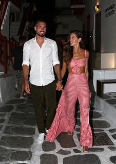 Izabel Goulart feet photo thumbnail