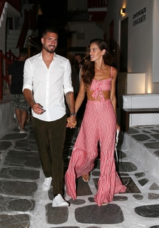 Izabel Goulart feet photo thumbnail