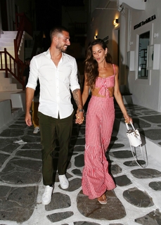 Izabel Goulart feet photo thumbnail
