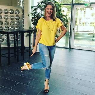 Alina Merkau feet photo thumbnail