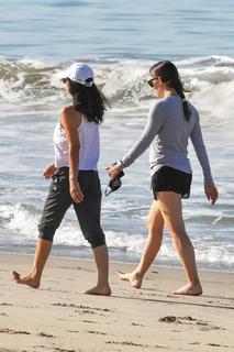 Jennifer Garner feet photo thumbnail