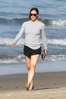 Jennifer Garner feet photo thumbnail
