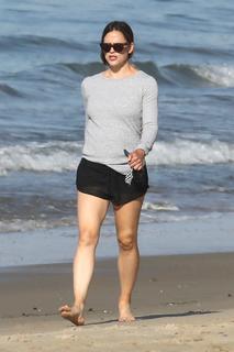 Jennifer Garner feet photo thumbnail