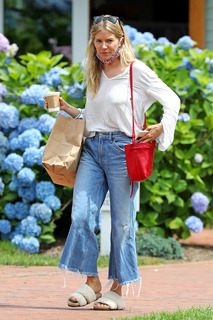 Sienna Miller feet photo thumbnail