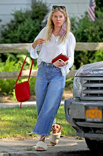 Sienna Miller feet photo thumbnail
