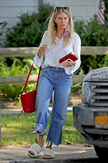 Sienna Miller feet photo thumbnail