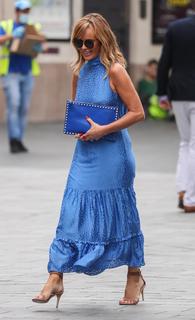 Amanda Holden feet photo thumbnail