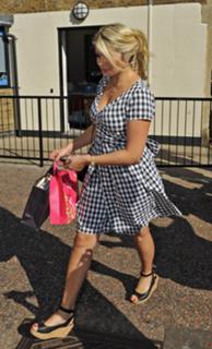 Holly Willoughby feet photo thumbnail