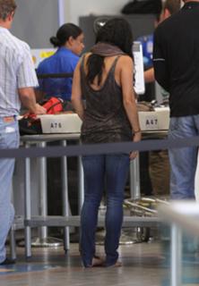 Vanessa Hudgens feet photo thumbnail